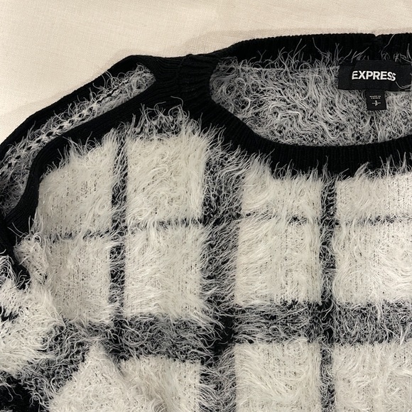 Soft Sweater | Cold Shoulder | Black & White Plaid - Picture 4 of 6